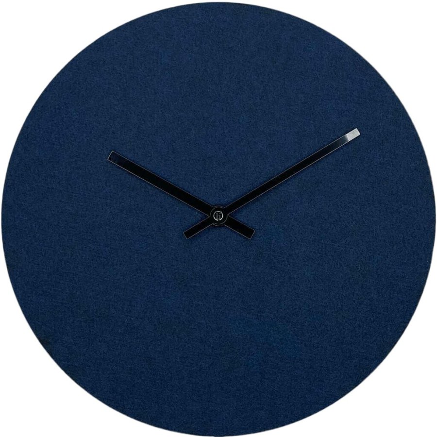 Hemverk Felt Wanduhr 28 cm, Dunkelblau/Schwarz