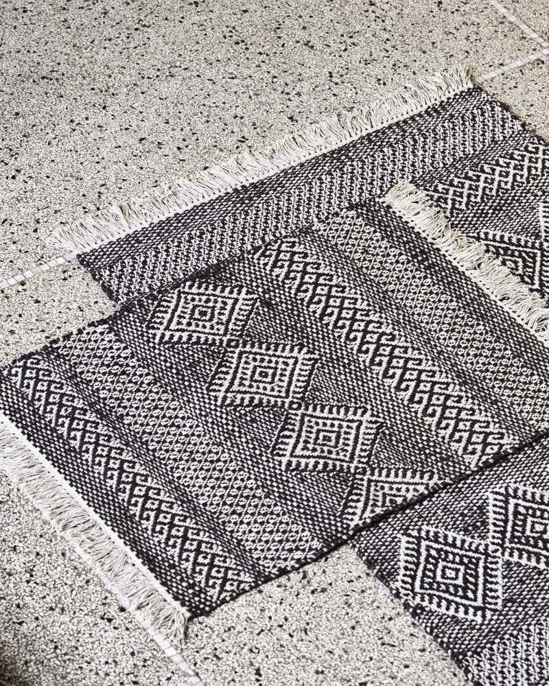 House Doctor Ethnic Teppich 60x90 cm, Schwarz/Natur