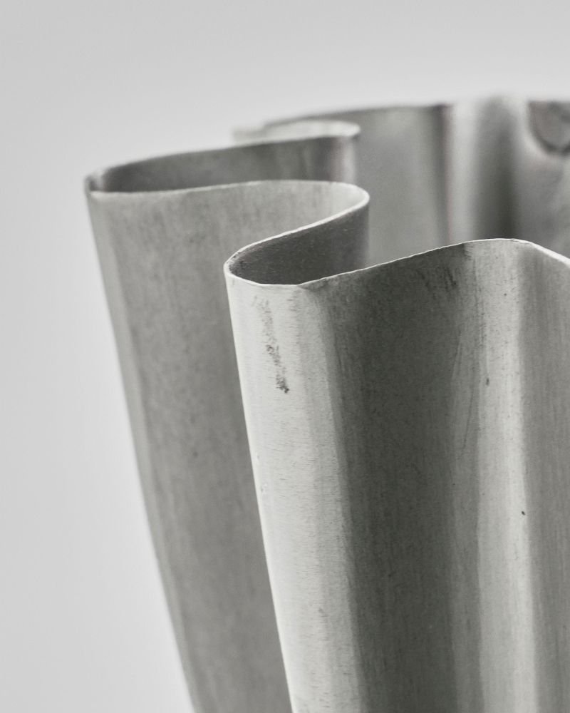 House Doctor Flood Vase H13 cm, Gebürstetes Silberfinish