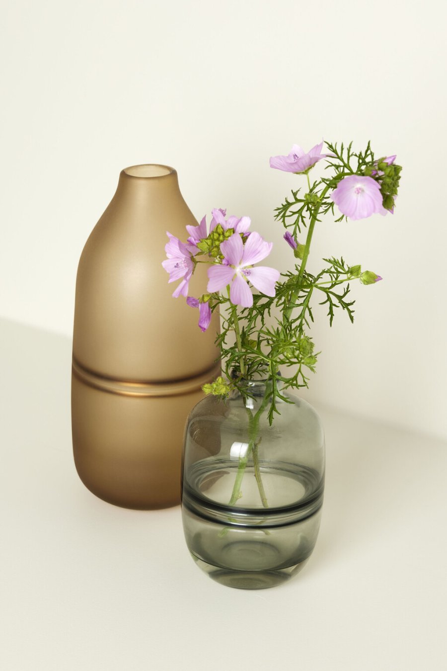 Hbsch True Vase H19 cm, Rauchfarbig