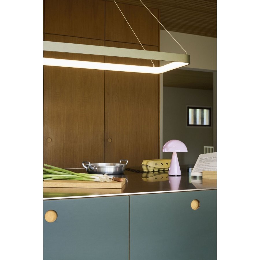 H&uuml;bsch Tube Pendel 126x36 cm, Metalisk M�rkegr�n
