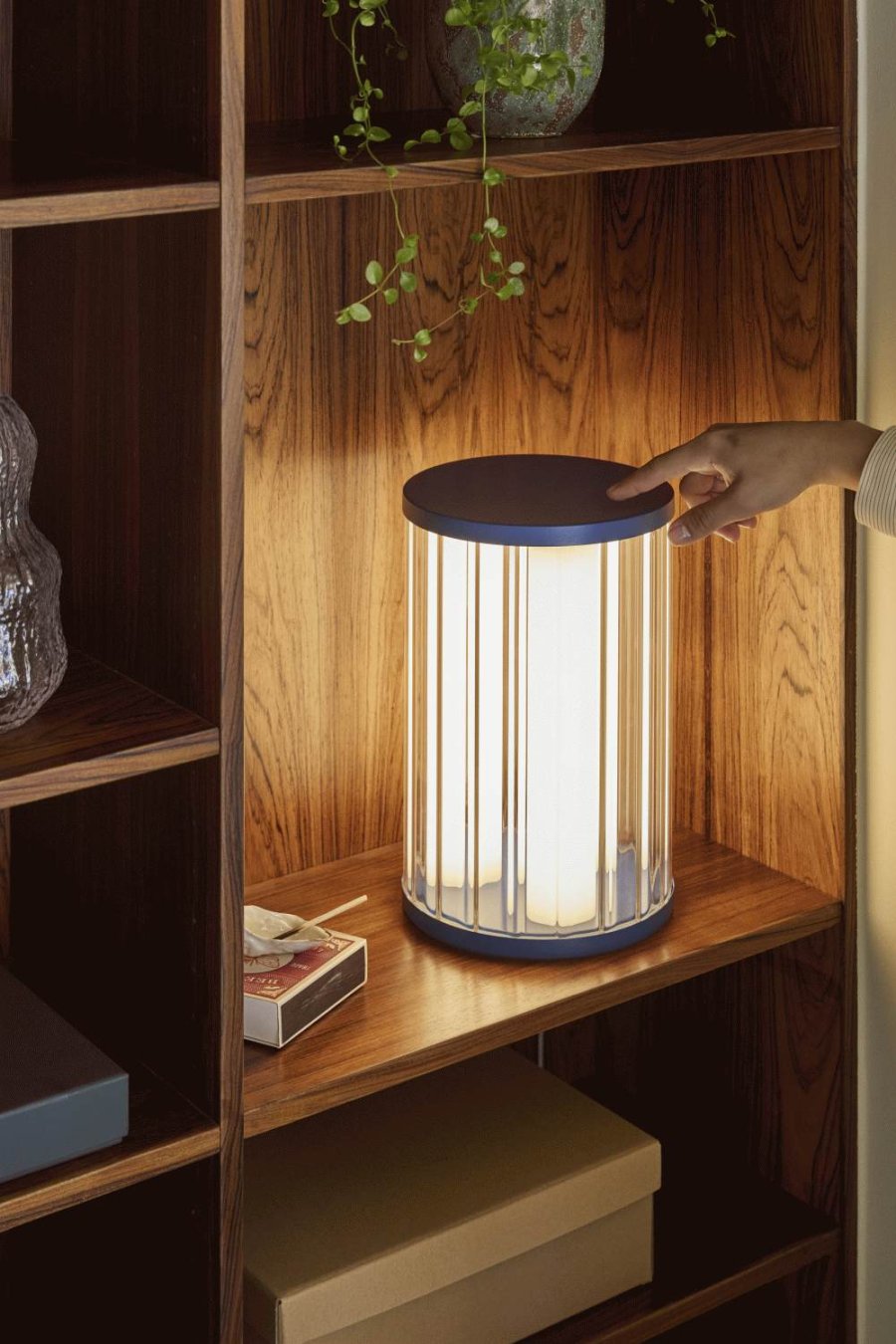 H&uuml;bsch Aru Tischleuchte H30 cm, Blau