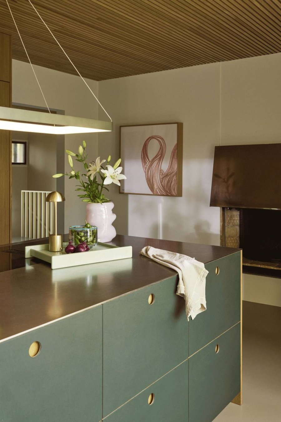 H&uuml;bsch Taten Tr�dl�s Bordlampe H30 cm, Messing