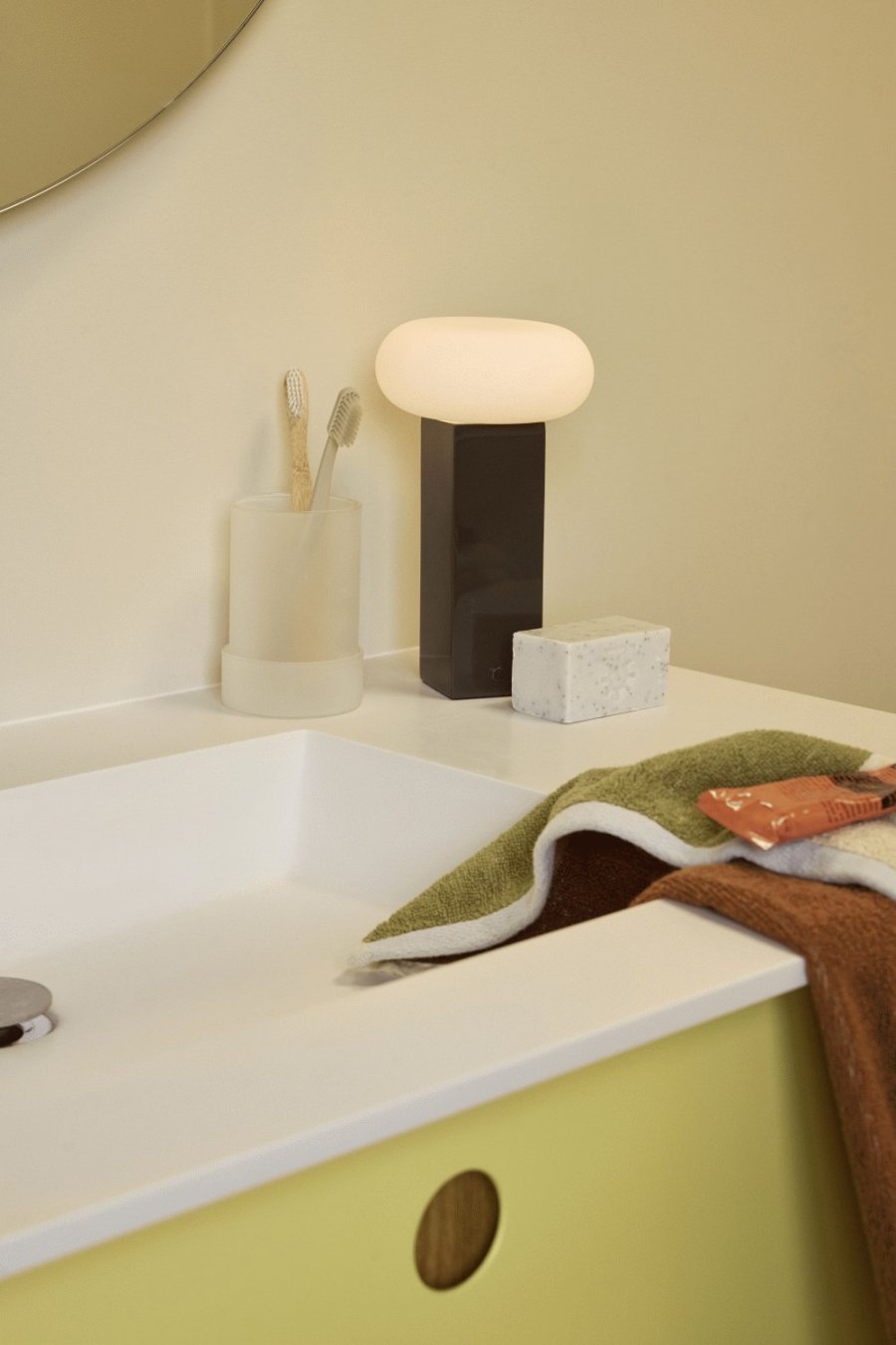 H&uuml;bsch Low Tr�dl�s Bordlampe H20 cm, Brun