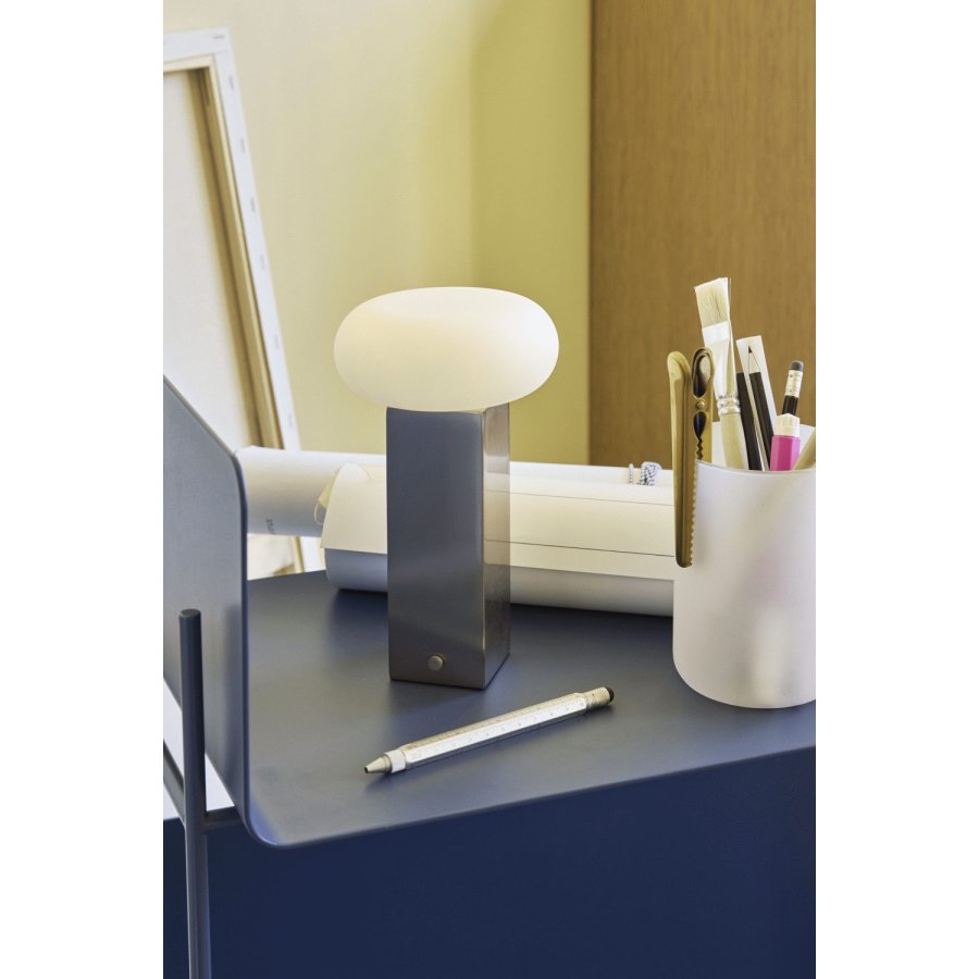 H&uuml;bsch Low Tr�dl�s Bordlampe H20 cm, Nikkel