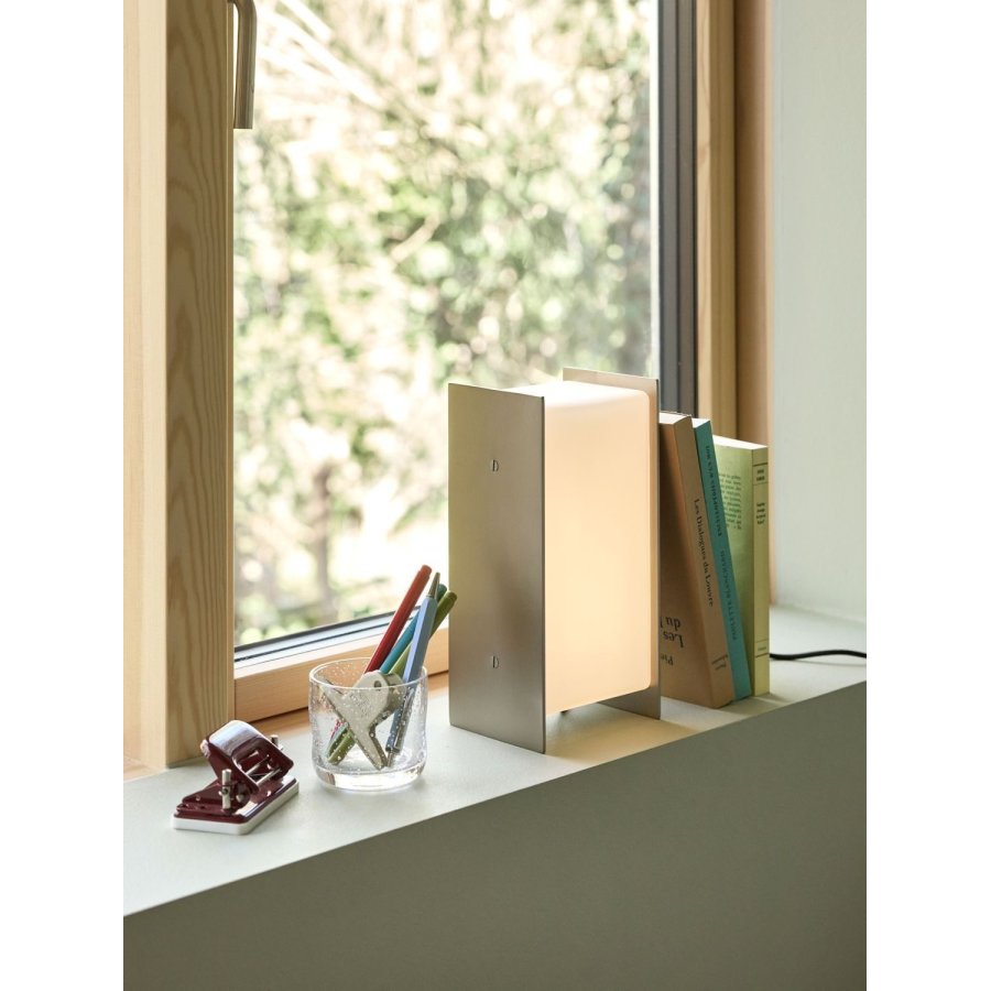 H&uuml;bsch Sabi Bordlampe H25 cm, Hvid
