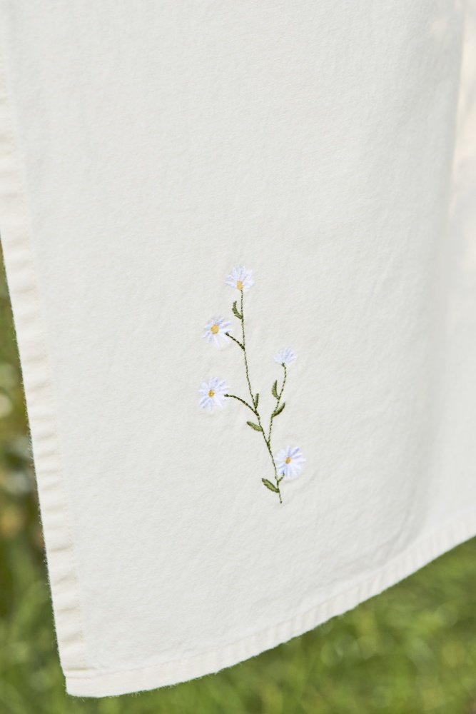 Ib Laursen Flora Viskestykke Hvide Margueritter 50x70 cm, Butter Cream