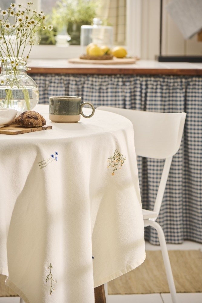 Ib Laursen Flora Tischdecke Blumen 150x150 cm, Butter Cream