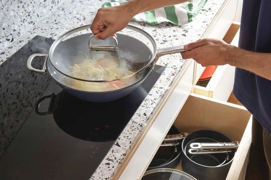 Joseph Joseph Space Non-stick Wokpande m. Foldbart H�ndtag, Midnight Blue