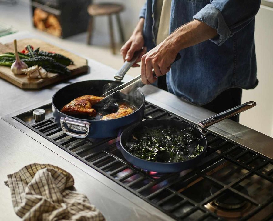 Joseph Joseph Space Non-stick Sauterpande m. Foldbart H�ndtag 2 stk, Midnight Blue