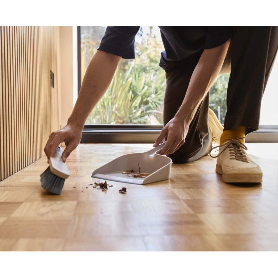 Joseph Joseph CleanTech Wandmontiertes Kehrblech-Set, Stone