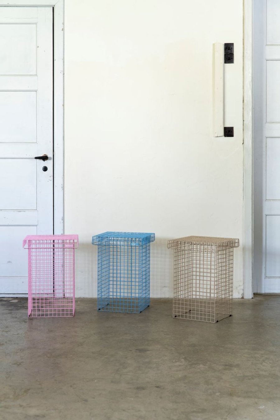 KALAGER Design WIRE Hocker H50 cm, Pastel Blue
