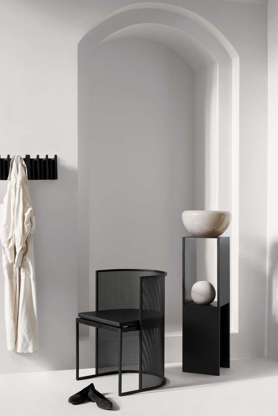 Kristina Dam Studio Pedestal H102 cm, Schwarz