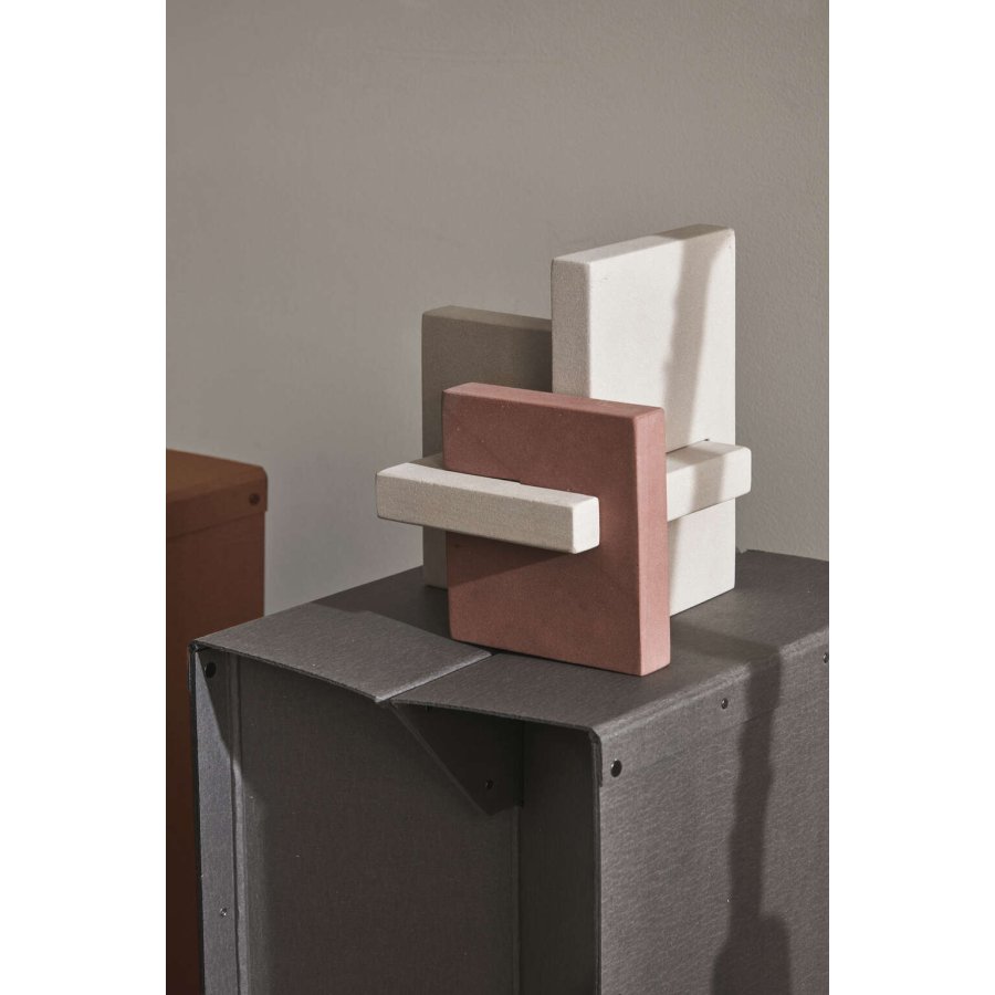 Kristina Dam Studio Block Skulptur H23 cm, Beige/Rot