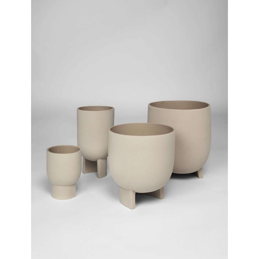 Kristina Dam Studio Serene Blumentopf H16 cm, Sand Engobe