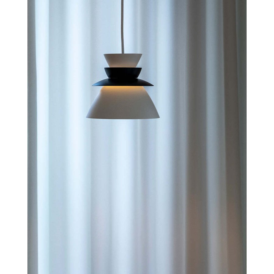 LYFA SUNDOWNER 250 Pendel 25 cm, Sort/Hvid
