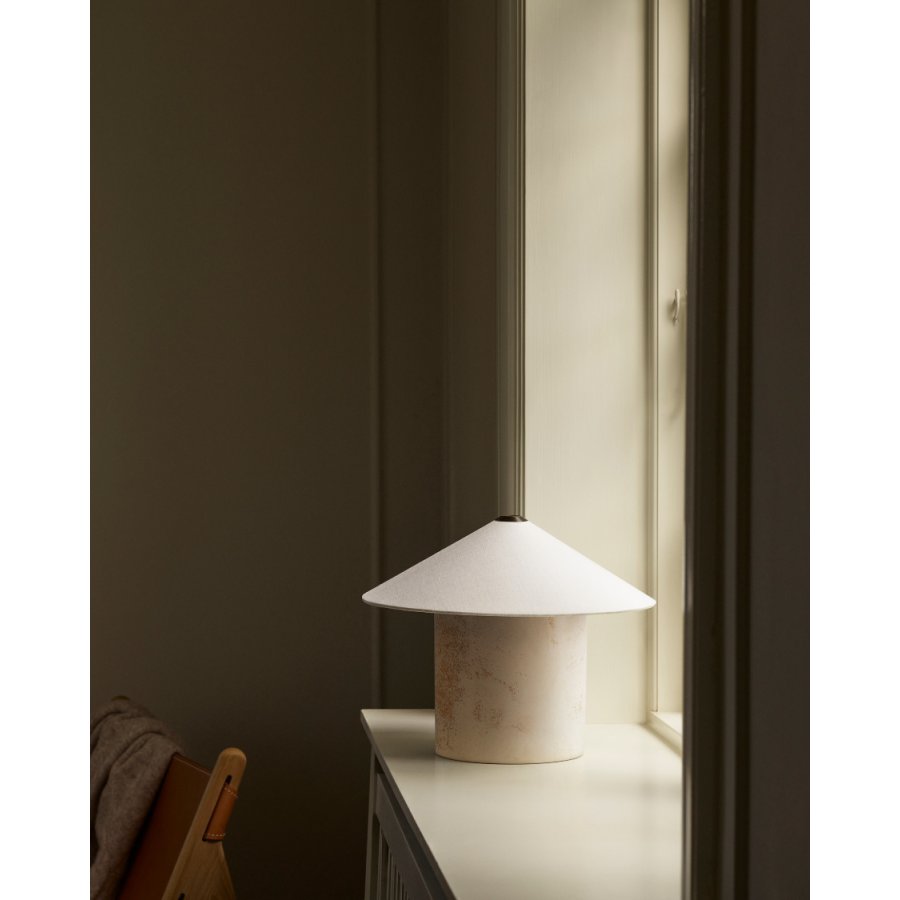 LYFA FUTÉ 350 Bordlampe H35 cm, Creme