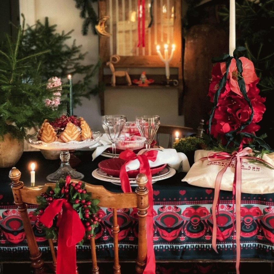 Langkilde & Sn AbenteuerTischdecke 140x236 cm, Dunkelgrn