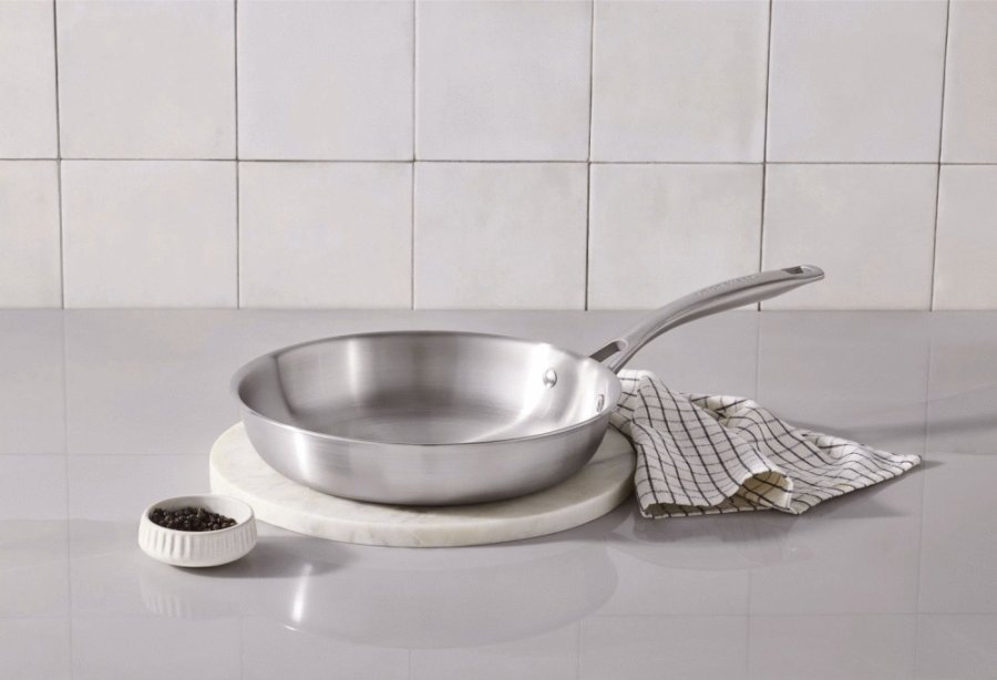 Le Creuset Essential 3-Ply Stegepande 26 cm