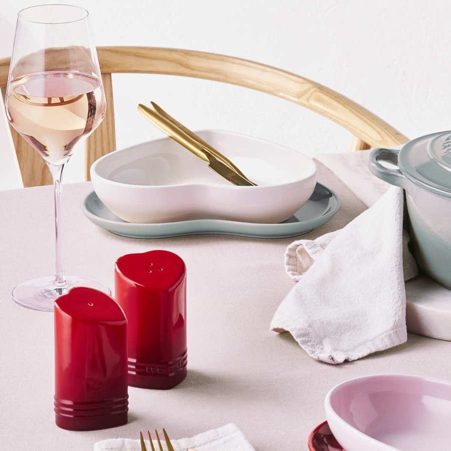 Le Creuset Heart Signature Salt- og Pebers�t, Cerise