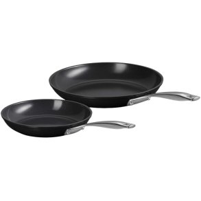 Le Creuset Essential Stegepande m. Keramisk Non-stick Belgning 2 stk. 24/28 cm, Sort