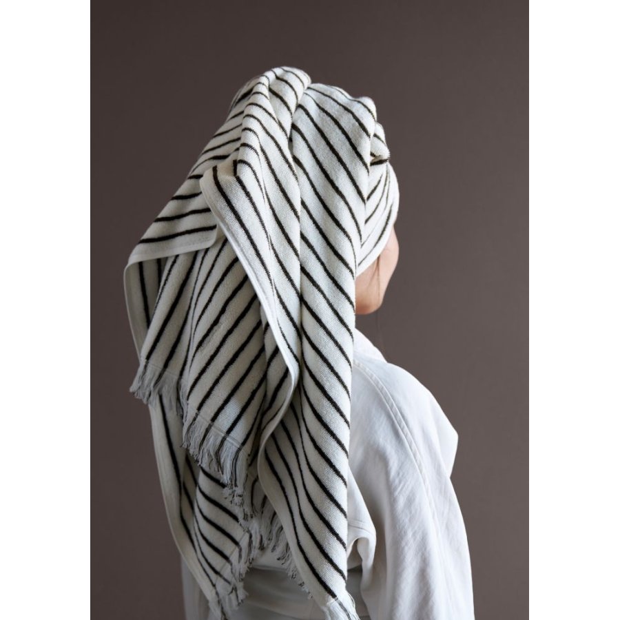 Lene Bjerre Ayane Stripe Badehandtuch 70x140 cm, Leinen/Braun