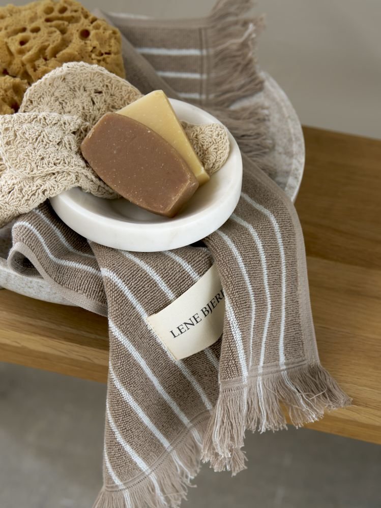 Lene Bjerre Ayane Stripe H�ndkl�de 30x50 cm, Beige
