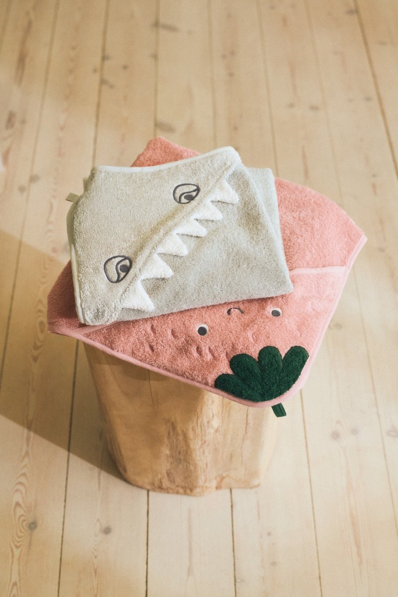 LIEWOOD Albert Babyh�ndkl�de 70x70 cm, Jordb�r/Roseblush