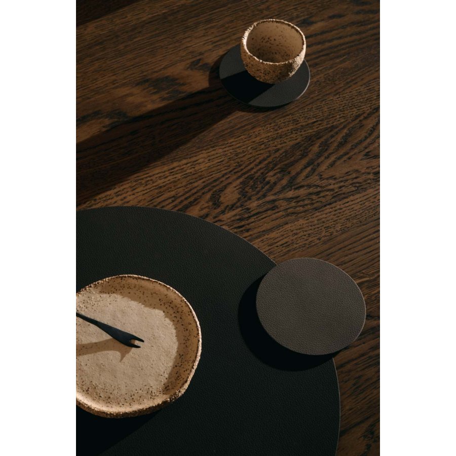 LIND DNA Circle Recycled L�der D�kkeserviet �38 cm, Nupo Black Ink