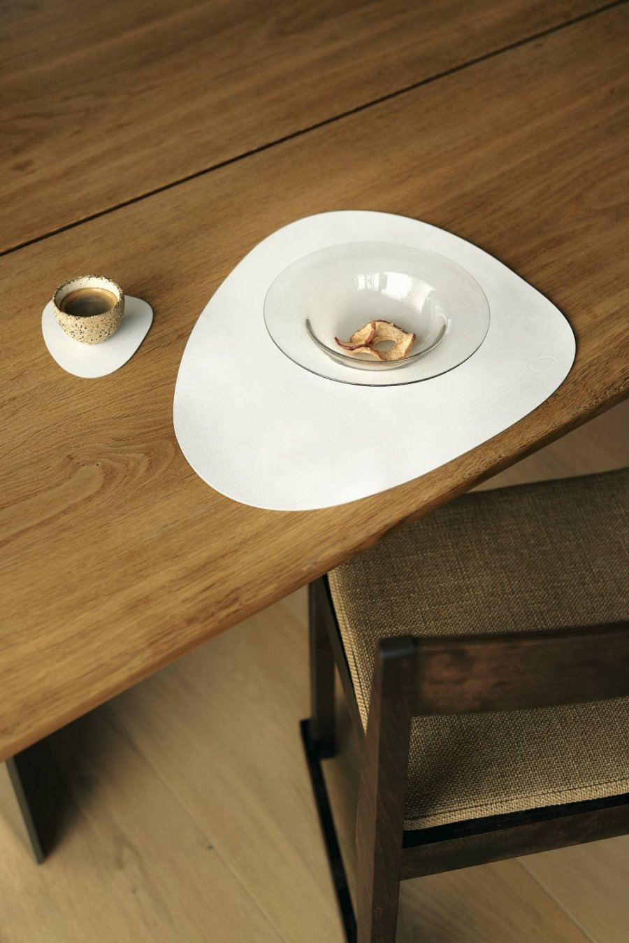 LIND DNA Curve Recycled L�der Glasbrik 11x13 cm, Nupo Pure White