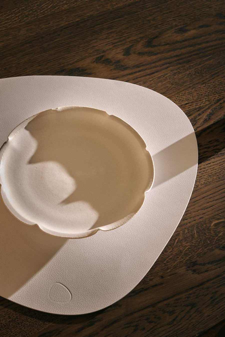 LIND DNA Curve Recycled L�der D�kkeserviet 37x44 cm, Nupo Pure White