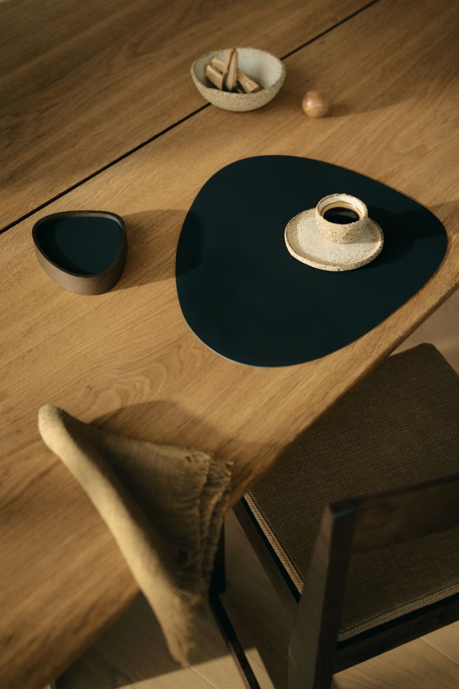 LIND DNA Curve Recycled Leder Glasuntersetzer 11x13 cm, Nupo Schwarze Tinte