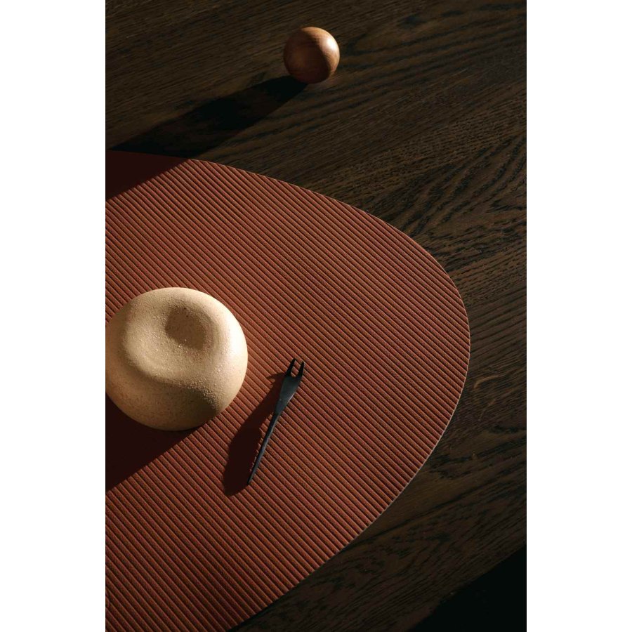 LIND DNA Curve Recycled Leder Tischset 37x44 cm, Corduroy Rust