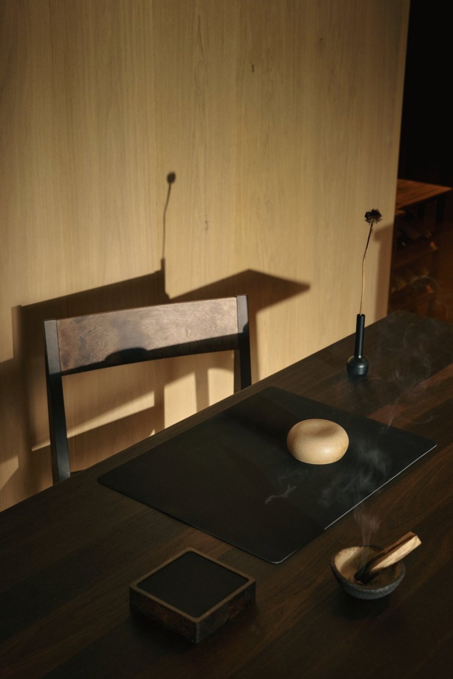 LIND DNA Square Recycled L�der D�kkeserviet 35x45 cm, Corduroy Black Ink