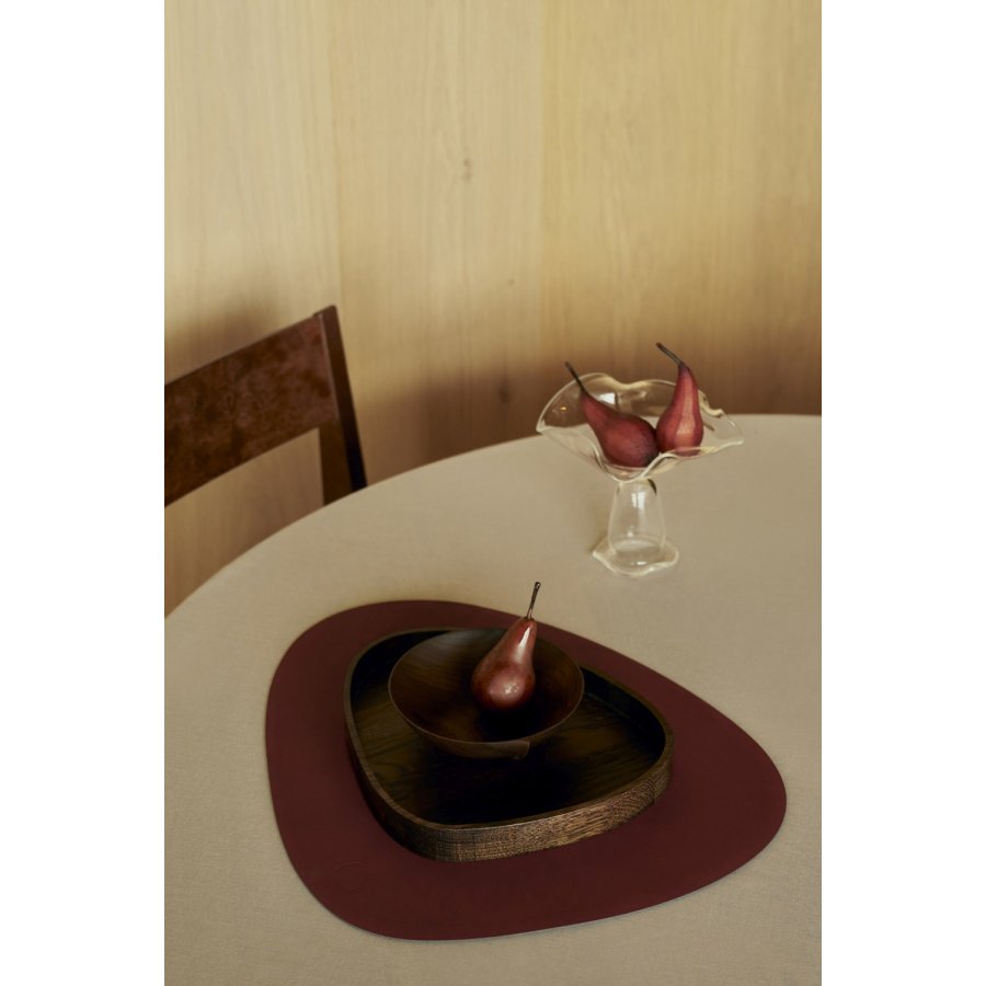 LIND DNA Curve Recycled Leder Tischset 37x44 cm, Nupo Burgundy