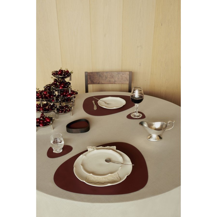 LIND DNA Curve Recycled Leder Glasuntersetzer 11x13 cm, Nupo Burgundy
