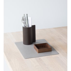 LIND DNA Square Recycled Læder Dækkeserviet 26,5x34 cm Serene Ash