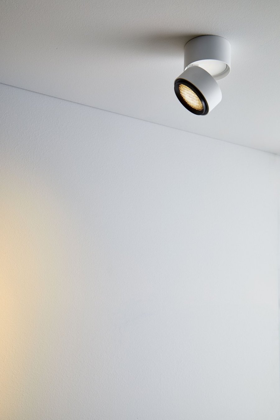 LOOM Design Ray Loft/V�gspot LED �9,3 cm, Hvid