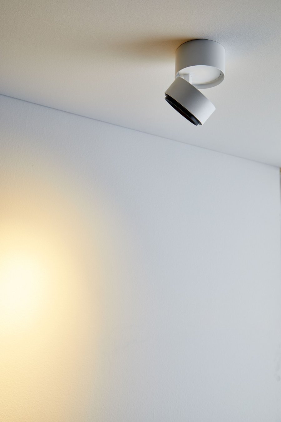 LOOM Design Ray Loft/V�gspot LED �9,3 cm, Hvid