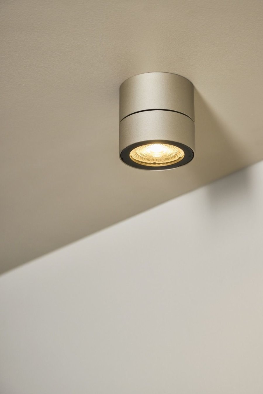 LOOM Design Ray Loft/V�gspot LED �9,3 cm, Ivory Guld