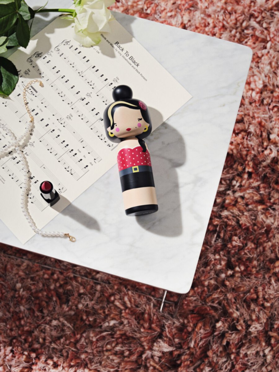 Lucie Kaas Kokeshi Amy H17 cm, Malet Tr