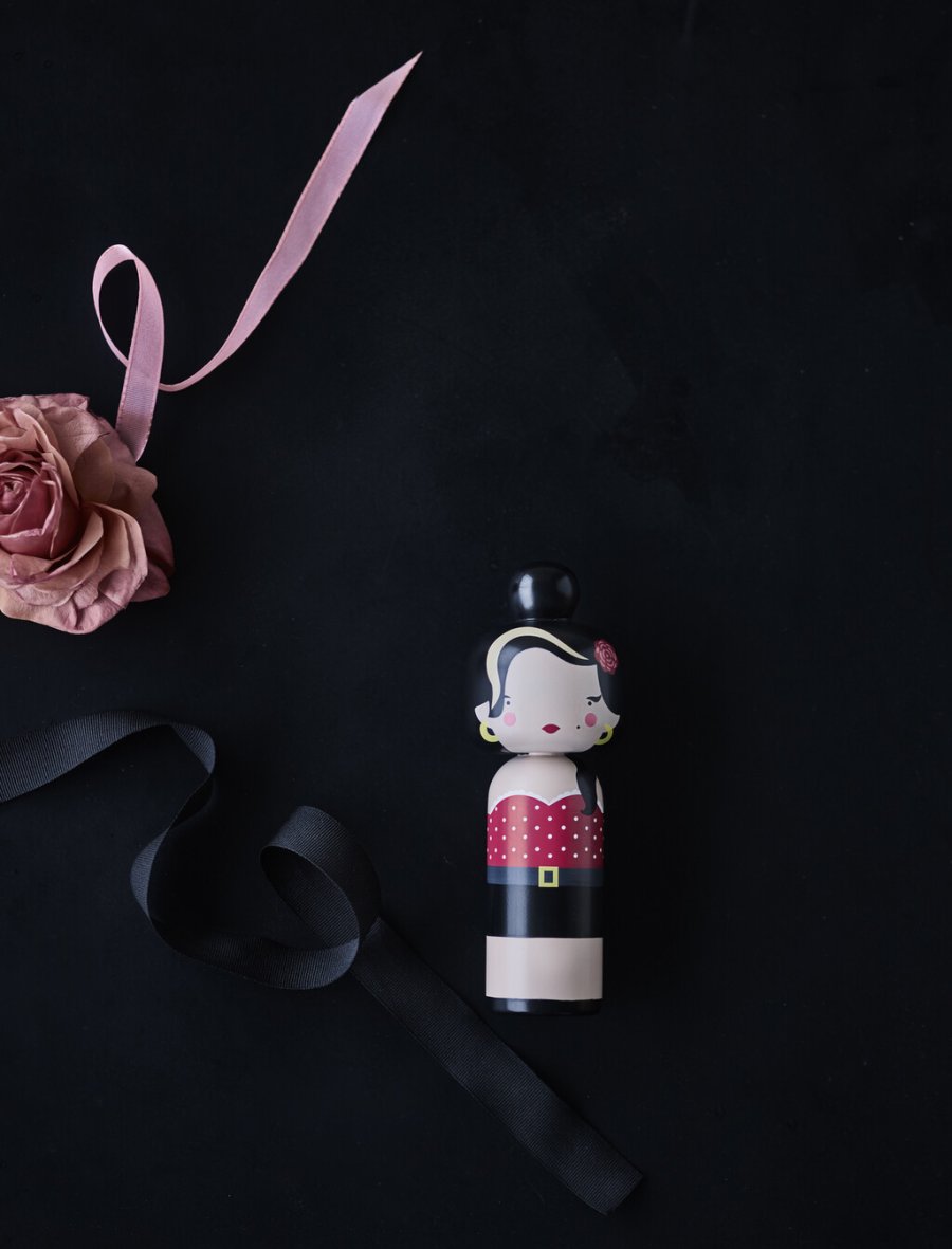 Lucie Kaas Kokeshi Amy H17 cm, Malet Tr