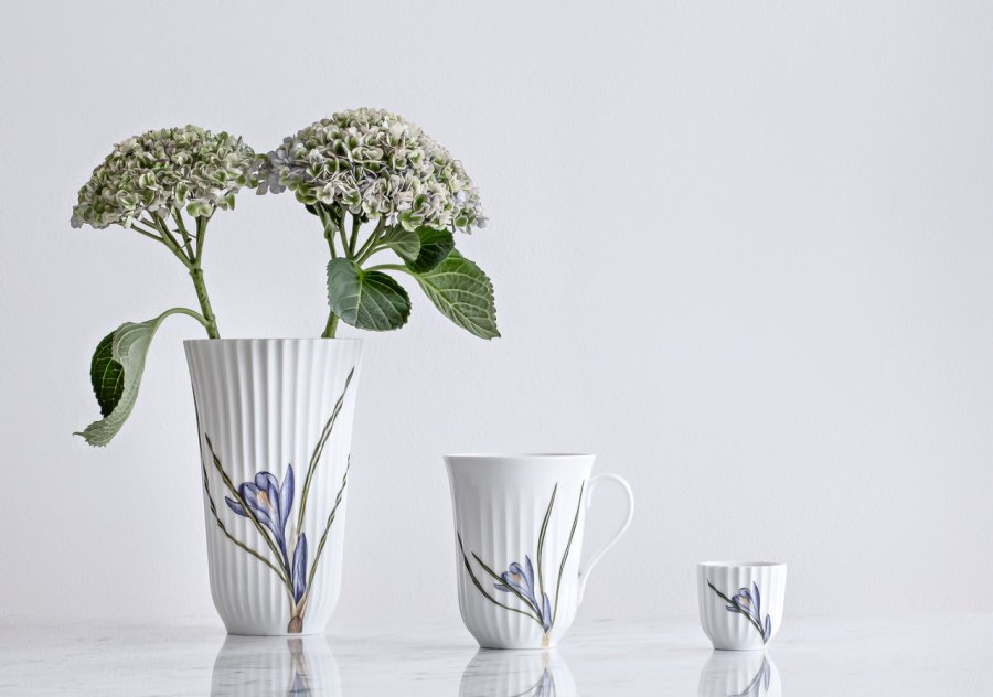 Lyngby trompetvasen 18cm, hvid m. krokus