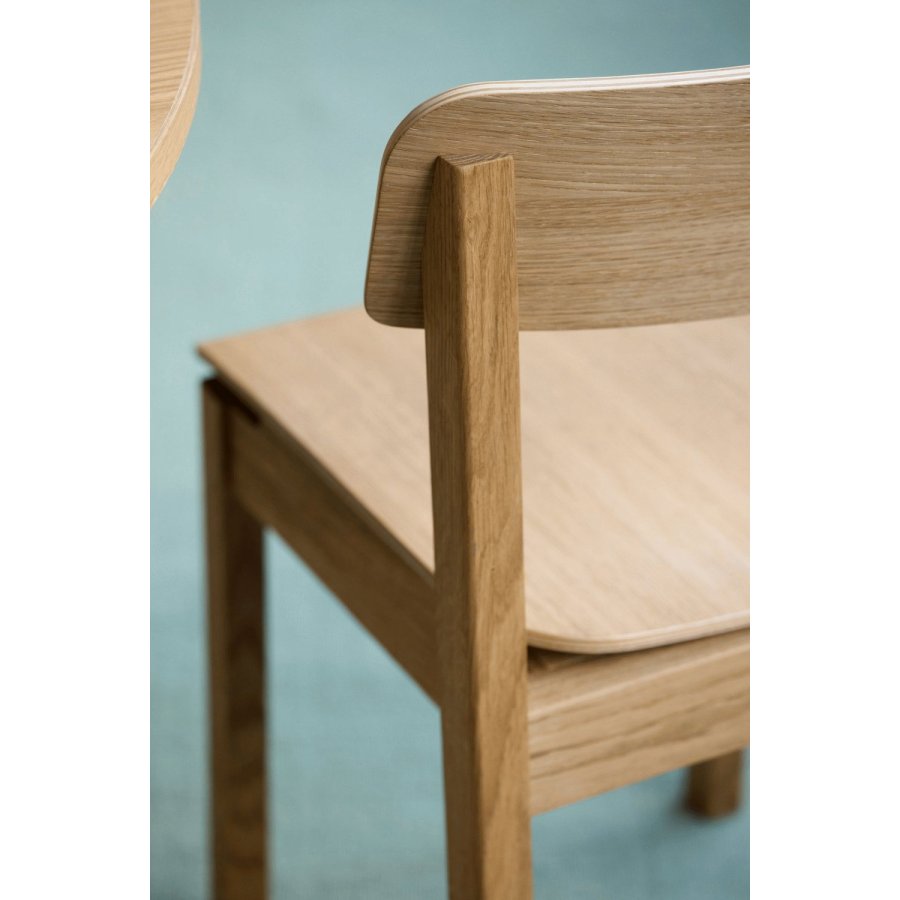 MOEBE Everyday Chair Stuhl H75 cm, Lackierte Eiche