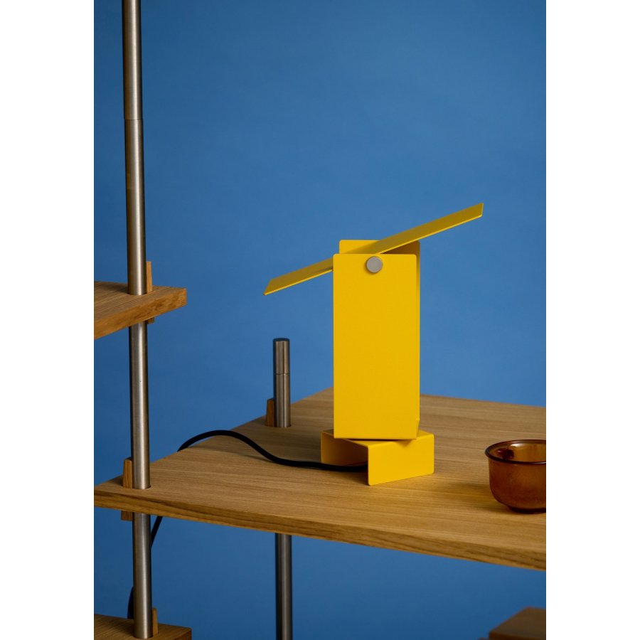 MOEBE Pivoting Bordlampe H22,5 cm, Gul