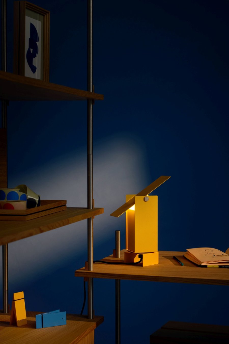 MOEBE Pivoting Bordlampe H22,5 cm, Gul