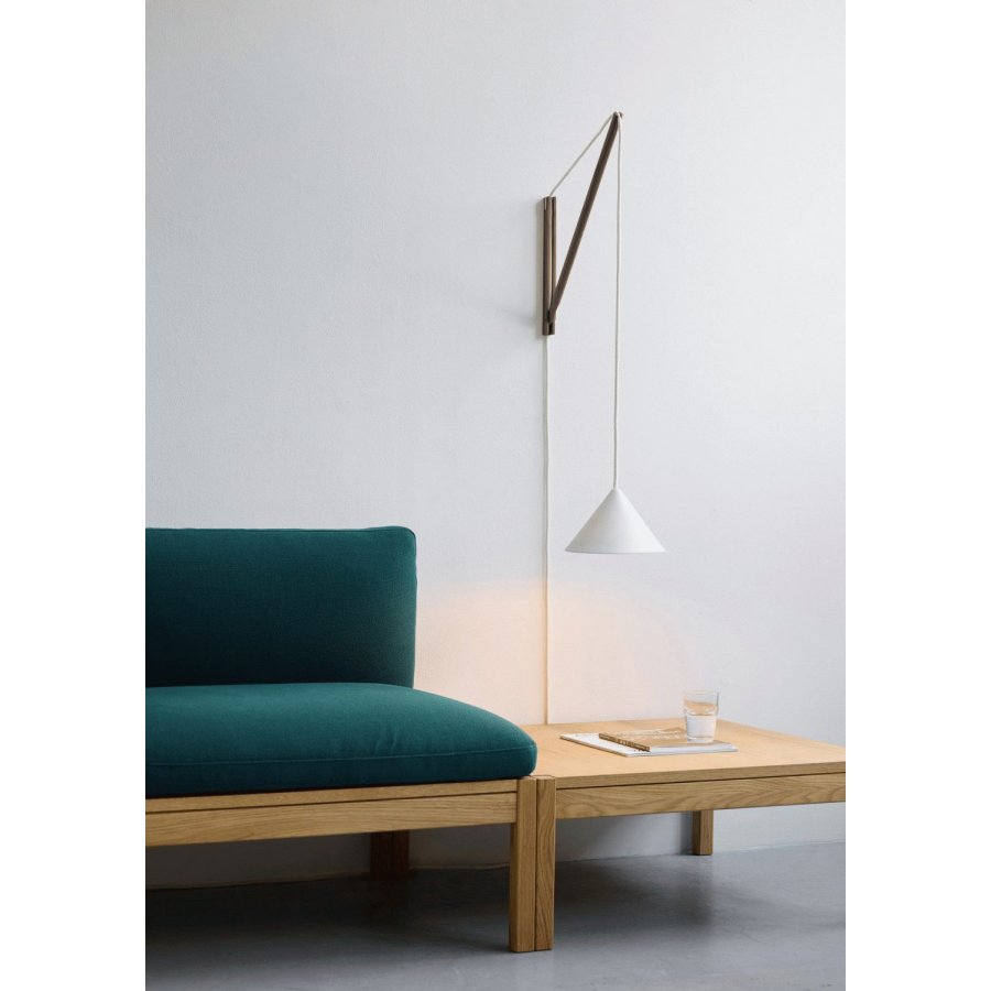 MOEBE Suspended Wandleuchte 70 cm, Gerucherte Eiche