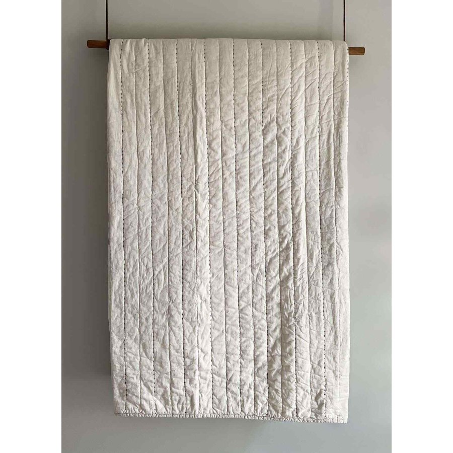 MOUD Home Senses Gestepptes Tagesdecke 260x260 cm, Beige