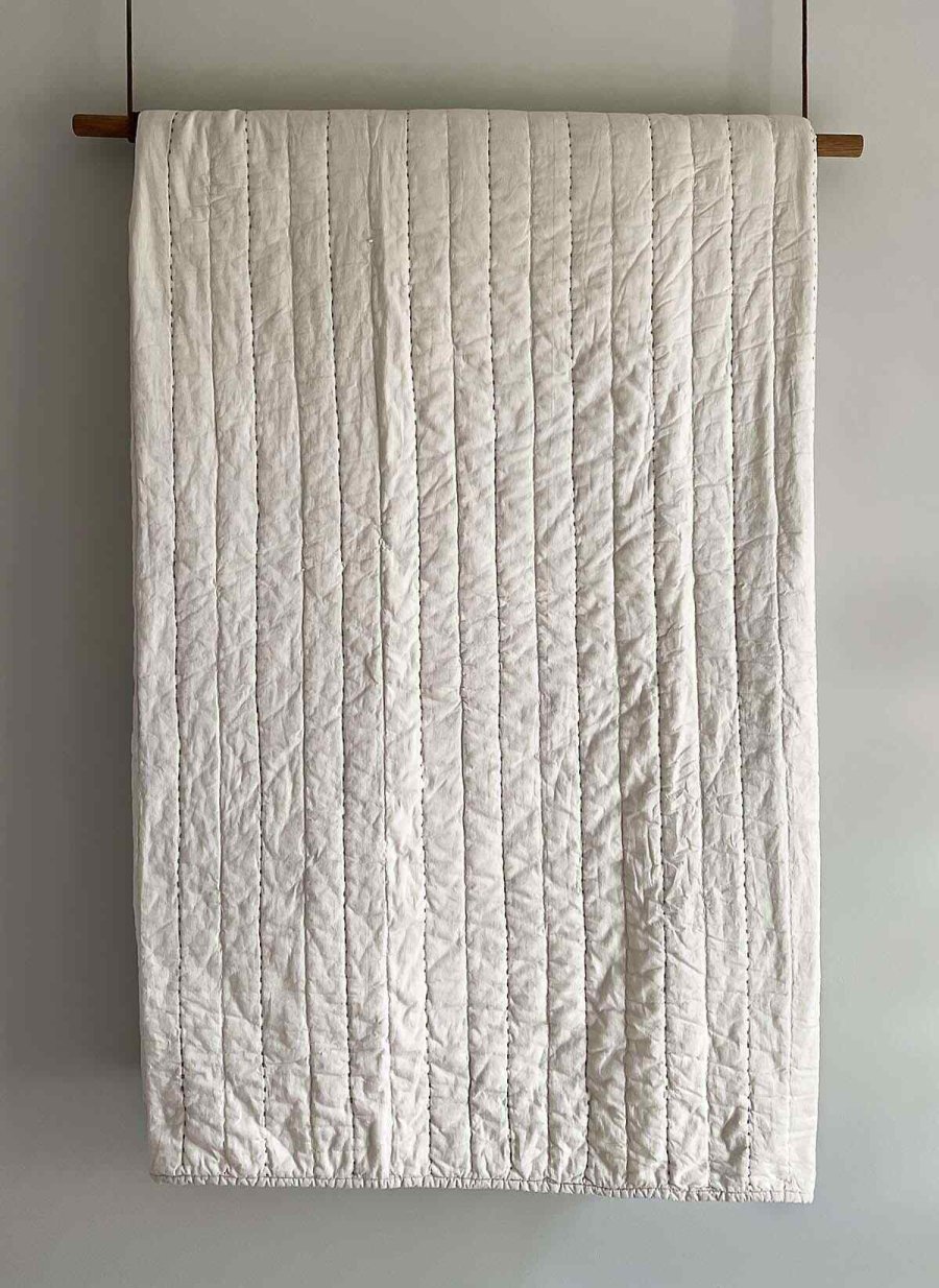 MOUD Home Senses Gestepptes Tagesdecke 260x260 cm, Beige