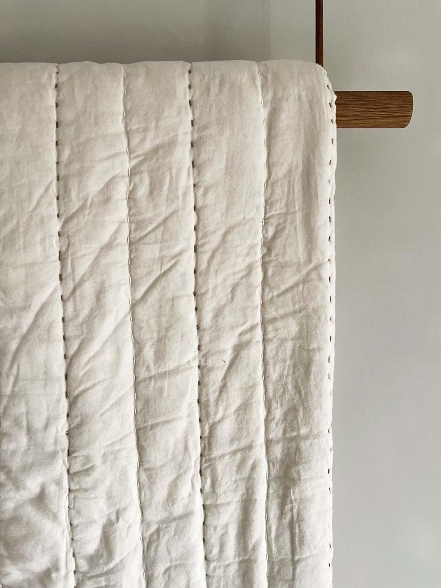 MOUD Home Senses Gestepptes Tagesdecke 260x260 cm, Beige